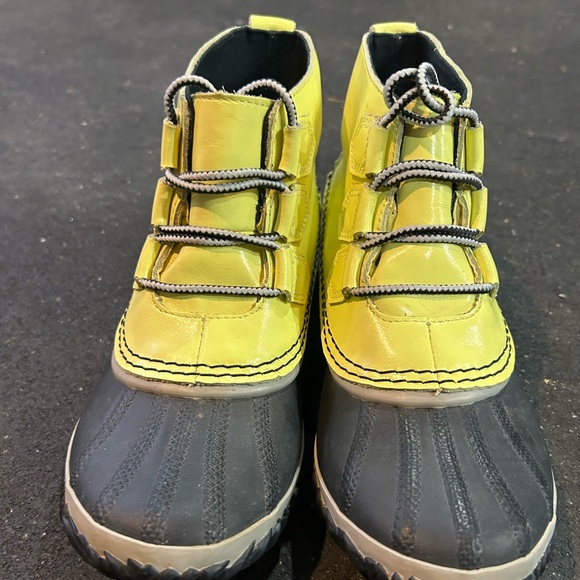 Women’s Sorel Out & About rain boots sz 7 - Picture 3 of 7